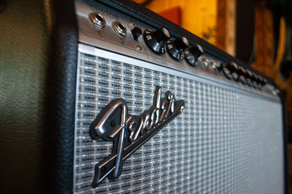 Close up of the logo of our Fender Vibrolux